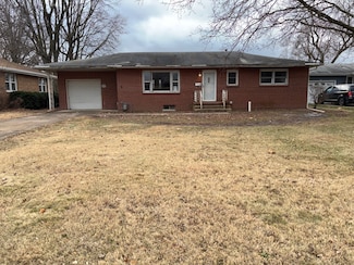 537 11th St, Lincoln, IL 62656