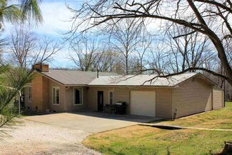 6193 E White Oak Ln, Winslow, IN 47598
