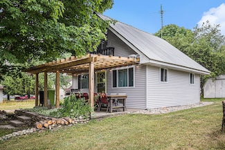 9958 Saddlehorn Dr, Evart, MI 49631