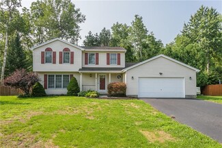 16 Traciann Dr, Hamlin, NY 14464