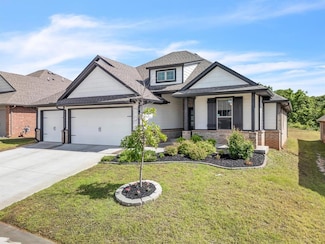 8332 Poplar Dr, Edmond, OK 73034