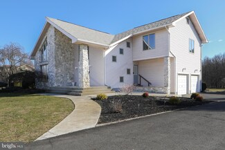 36 S Hockey Dr, Columbus, NJ 08022