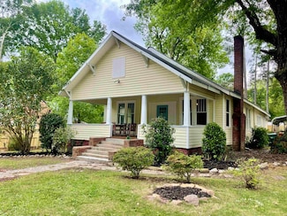 314 W South St, Greensboro, GA 30642