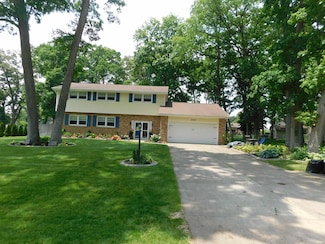 53341 Crestview Dr, South Bend, IN 46635