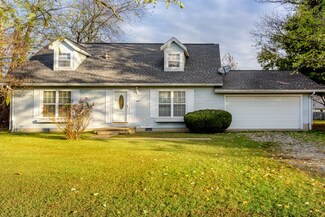 610 W 8th St, Grandview, IN 47615