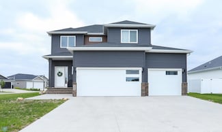 1326 Commander Dr W, West Fargo, ND 58078