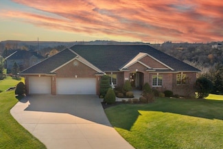 14136 Cypress Point, Dubuque, IA 52002