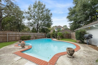5902 Old Lodge Dr, Houston, TX 77066