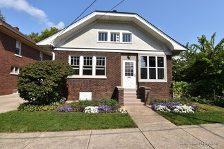 615 Garfield Ave, Aurora, IL 60506