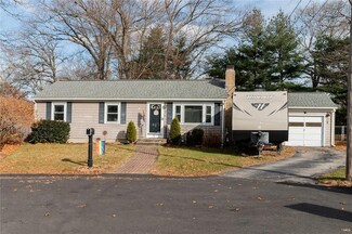 5 Adler Ct, Warwick, RI 02886
