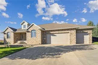 2111 W 4th St, Vinton, IA 52349