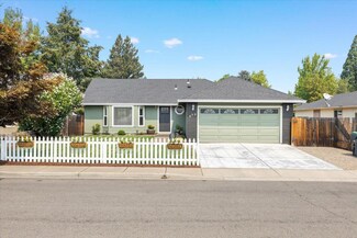 873 Westrop Dr, Central Point, OR 97502