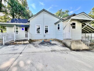 613 S 4th St, Independence, KS 67301