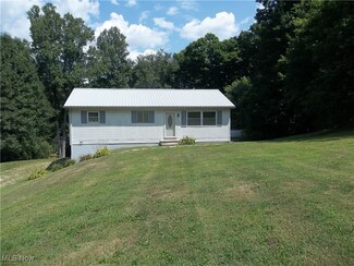 6250 Tanglewood Dr, Nashport, OH 43830
