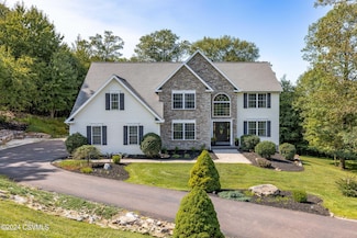 92 Oakwood Dr, Danville, PA 17821