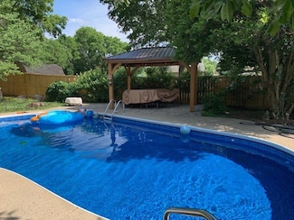 195 Cherokee Rd, Hendersonville, TN 37075