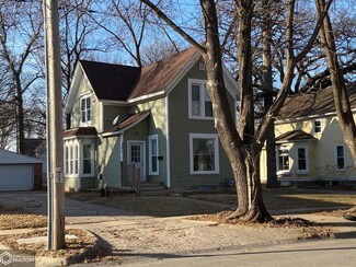 301 N 10th St, Clear Lake, IA 50428