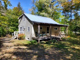 42 Main St, Rockport, ME 04856