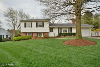5809 Helmsdale Ln, Alexandria, VA 22315