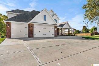 16831 Chandler St, Omaha, NE 68136