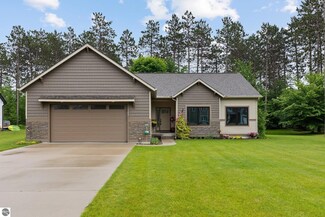 1382 Maggie's Ln, Kingsley, MI 49649