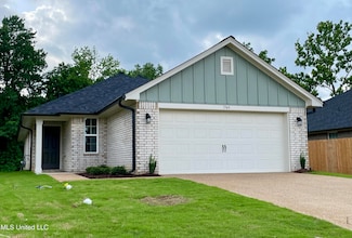 7745 Callie Dr, Southaven, MS 38671