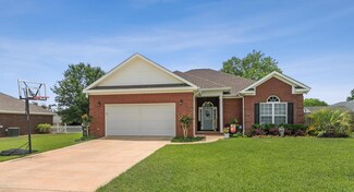 106 Lake Ln, Headland, AL 36345