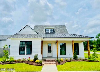 100 Shadow Bend Dr, Broussard, LA 70518
