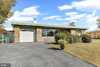 2119 Boxwood Dr, Broomall, PA 19008