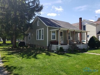230 E Chestnut St, Wauseon, OH 43567