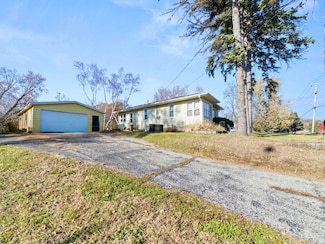 623 Burlington Ave, Twin Lakes, WI 53181