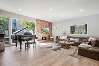 2398 Almeria Ct, La Jolla, CA 92037
