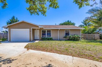 8566 SE Lyons Rd, Hobe Sound, FL 33455