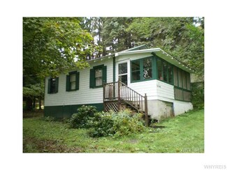 72 Park Dr, Arcade, NY 14009