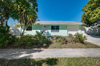 6151 Carthage Cir N, Lake Worth, FL 33463