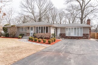 122 Spring Grove Ave, Warwick, RI 02889