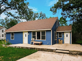 23 2nd Ave NE, New London, MN 56273