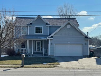 3034 Mccracken St, Norton Shores, MI 49441