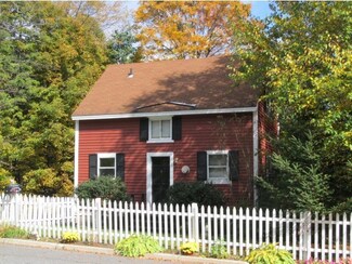 37 Hampshire Cir, Brattleboro, VT 05301