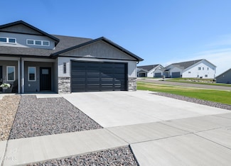 5612 Titanium Dr, Bismarck, ND 58503