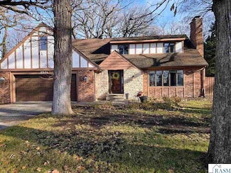 1511 Crestwood Ln, New Ulm, MN 56073