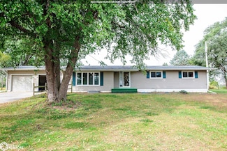 23620 Thrush Ave, Mason City, IA 50401