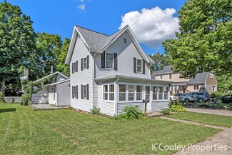 317 King St, Lowell, MI 49331
