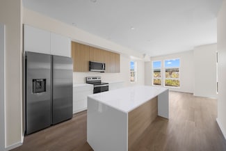 546 Saratoga St Unit 1, Boston, MA 02128
