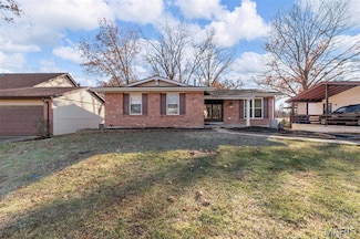 818 Reinke Rd, Ballwin, MO 63021