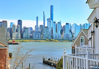 454 Albany Ct, West New York, NJ 07093