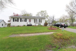 300 Trader St, Center Point, IA 52213
