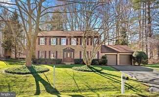 9605 Locust Hill Dr, Great Falls, VA 22066