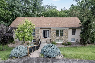 1517 Thackeray Dr, Louisville, KY 40205
