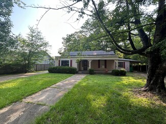 422 9th St S, Columbus, MS 39701